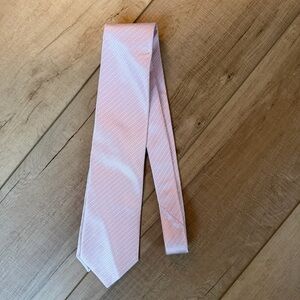 Armani Collezioni Elegant Italian Silk Pink Tie